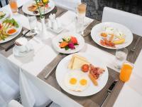 Jídlo v hotelu nebo okolí