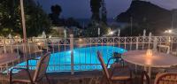 Bazén v ubytovaní Paleo Inn Hotel alebo v jeho blízkosti