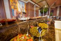 Hrana v oz. blizu hotela