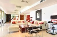 A seating area at Villa Gran Canaria Specialodges