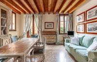 Posedenie v ubytovaní Casa Contarini