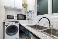 Kuchyň nebo kuchyňský kout v ubytování Rattana House Homestay