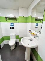 M Hotel Xiamen Haicang Maqing Road Metro Stationにあるバスルーム