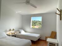 A bed or beds in a room at LLEBEIG -Casa mediterránea con gran jardín