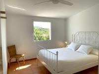A bed or beds in a room at LLEBEIG -Casa mediterránea con gran jardín