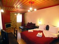 Postel nebo postele na pokoji v ubytování Zagori Philoxenia Hotel