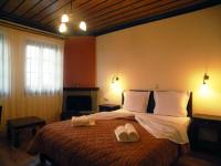 Postel nebo postele na pokoji v ubytování Zagori Philoxenia Hotel
