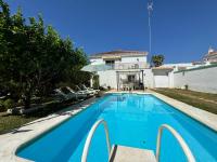 Bazén v ubytovaní Villa Blanca Marbella Center - EaW Homes alebo v jeho blízkosti