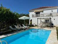 Bazén v ubytovaní Villa Blanca Marbella Center - EaW Homes alebo v jeho blízkosti