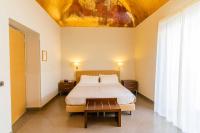Łóżko lub łóżka w pokoju w obiekcie Le Magnolie Hotel