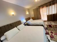 Postel nebo postele na pokoji v ubytování Savor Star pyramids hotel