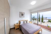 Postel nebo postele na pokoji v ubytování Lenia's Sea View Villa
