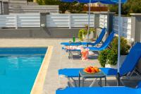 Bazén v ubytování Lenia's Sea View Villa nebo v jeho okolí