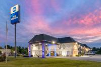 un edificio con un cartel delante en Best Western Dickson, en Dickson