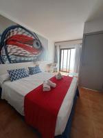Łóżko lub łóżka w pokoju w obiekcie Hostal Cala Ratjada
