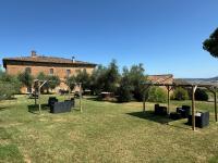A garden outside Agriturismo Diffuso Monte Oliveto Maggiore