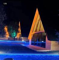 Bazén v ubytování Çırağan Deluxe Botanik Park Bungolov Evleri nebo v jeho okolí