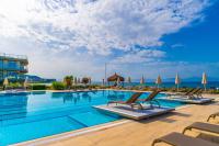 Bazén v ubytování Karya Family Resort Hotel All Inclusive nebo v jeho okolí