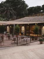 Reštaurácia alebo iné gastronomické zariadenie v ubytovaní wecamp Cala Montgó