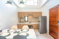 Poonsiri Varich Pool Villa Aonangにあるキッチンまたは簡易キッチン