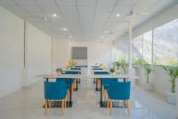 Khu vực ghế ngồi tại Perfectstayz Value Alpine Near Laxman Jhula