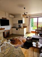 Televízia a/alebo spoločenská miestnosť v ubytovaní Apartament z widokiem na góry - Split AC, Private Terrace, Private Parking