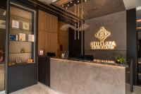DJ Citi Plaza Hotel & Suitesに飾ってある許可証、賞状、看板またはその他の書類