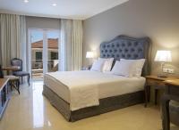 Posteľ alebo postele v izbe v ubytovaní VK Luxury Suites With Private Parking