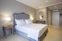 Posteľ alebo postele v izbe v ubytovaní VK Luxury Suites With Private Parking