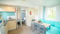 A kitchen or kitchenette at Happy Camp Mobile Homes in Camping Cisano San Vito
