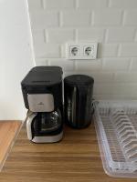 Příslušenství pro přípravu čaje a kávy v ubytování Yellowhouse Room 2