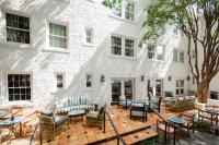 Το κτήριο όπου στεγάζεται  το ξενοδοχείο