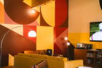 Big Sky Hotel & Spaにあるテレビまたはエンターテインメントセンター