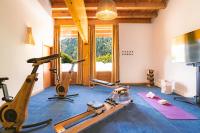 Big Sky Hotel & Spaにあるフィットネスセンターまたはフィットネス設備