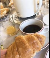 ルルドにあるHotel Villa Plaisanceの皿(サンドイッチ付)