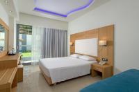Posteľ alebo postele v izbe v ubytovaní Oceanis Beach Hotel