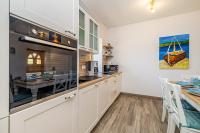 Kuchyňa alebo kuchynka v ubytovaní Holiday house Villa Šilo
