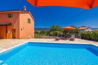 Bazén v ubytovaní Holiday house Villa Šilo alebo v jeho blízkosti