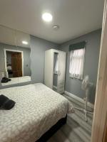 Postel nebo postele na pokoji v ubytování Central London - ground floor 2 bedrooms apartment