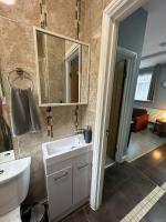 Koupelna v ubytování Central London - ground floor 2 bedrooms apartment