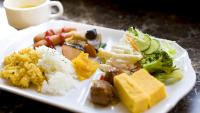 ホテルの敷地内または近くでの食事または食べ物