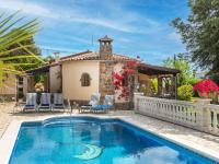 Bazén v ubytování Holiday Home Marsa by Interhome nebo v jeho okolí