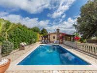 Bazén v ubytování Holiday Home Marsa by Interhome nebo v jeho okolí