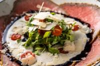 Jídlo v hotelu nebo okolí