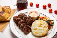 Jídlo v hotelu nebo okolí