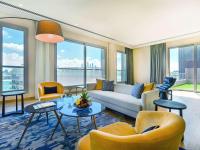 Ein Sitzbereich in der Unterkunft Rixos The Palm Hotel &amp; Suites - Ultra All Inclusive