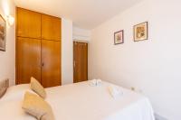 Posteľ alebo postele v izbe v ubytovaní Apartment Zecevo Rtic 10334a