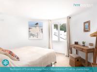 Postel nebo postele na pokoji v ubytování Villa George - HMR Holidays