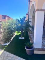 A garden outside HomeStyle Agorà
