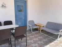 Posedenie v ubytovaní Theros house